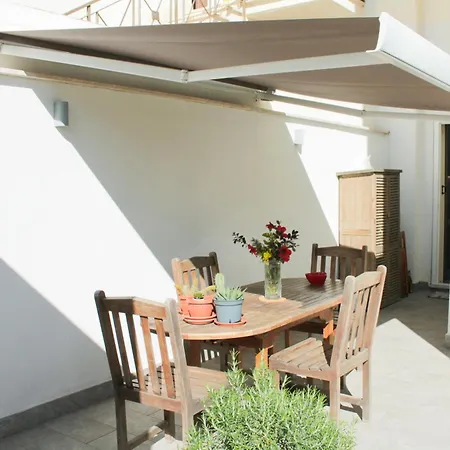 Sea Breeze Garden House *