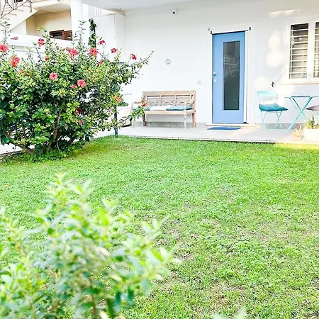 Holiday home Sea Breeze Garden House
