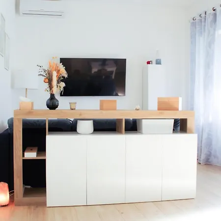 Sea Breeze Garden House Holiday home *
